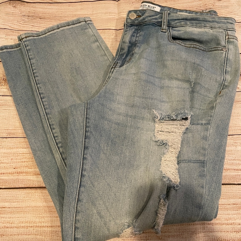 Judy Blue Ankle Cropped Blue Jeans Distressed